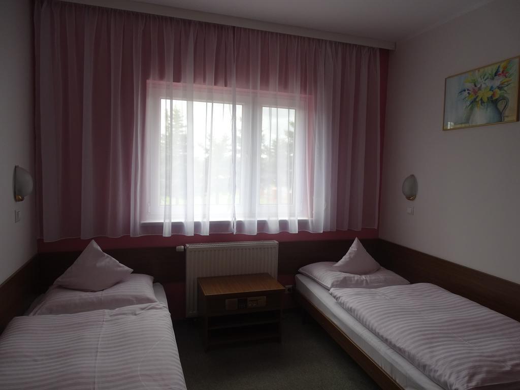 Motel 2000 Steszew Exterior photo